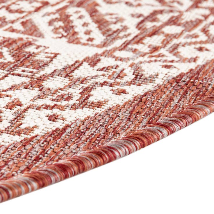 Detail image of 7' 10 x 10' Easy-Clean Aztec Indoor / Outdoor Oval Rug