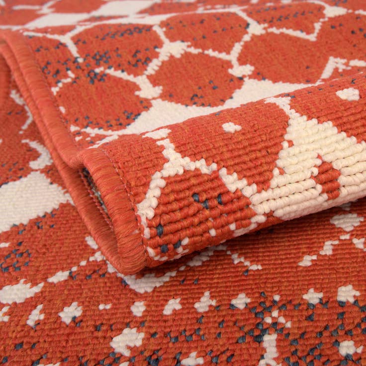 Detail image of 7' 10 x 10' Easy-Clean Trellis Indoor / Outdoor Oval Rug