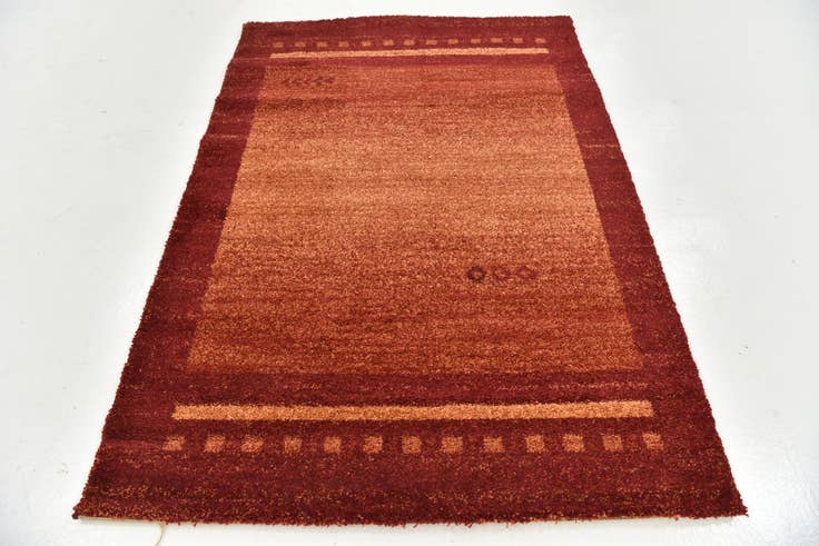 Detail image of 4' x 5' 8 Frieze Rug
