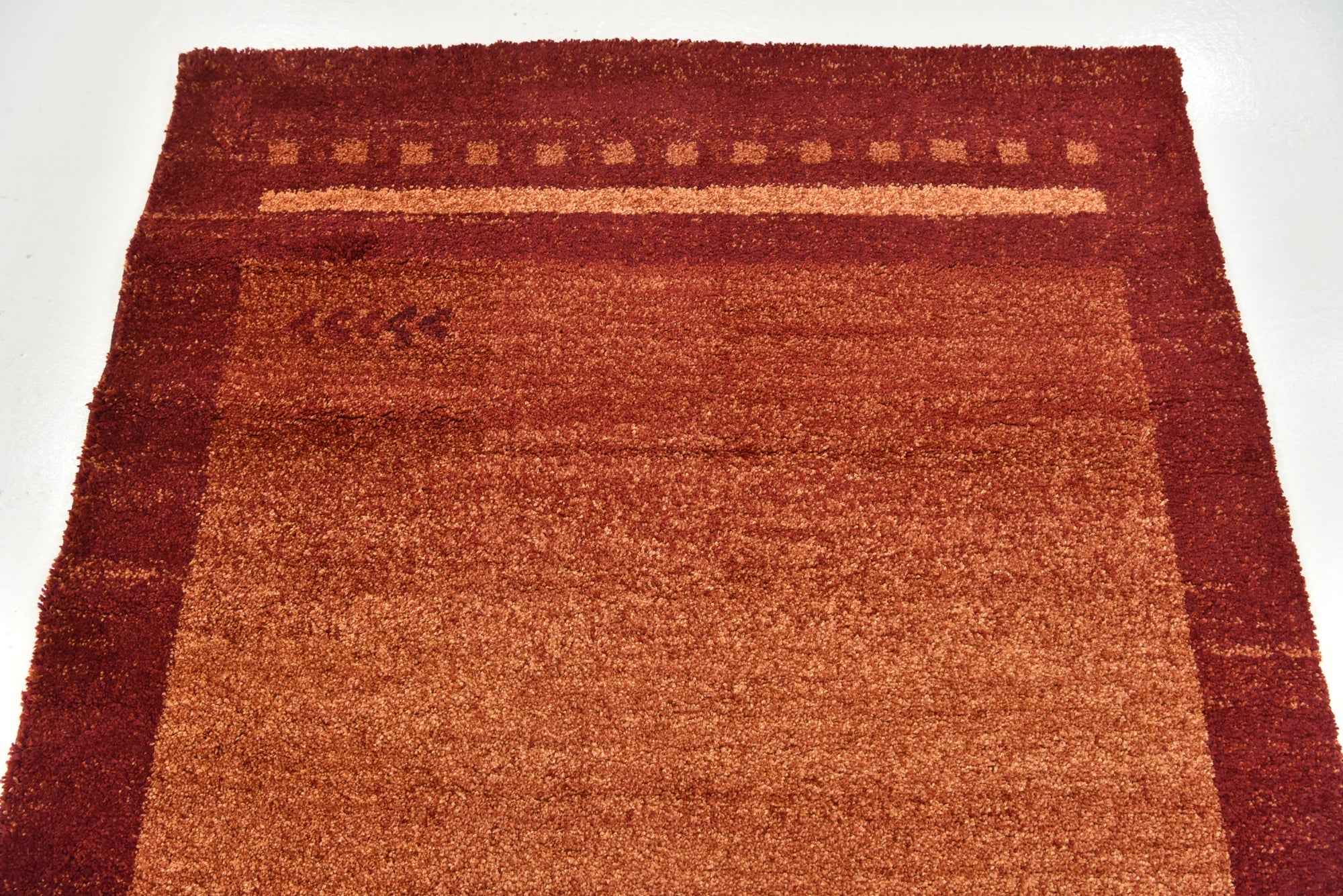 4' x 5' 8 Frieze Rug