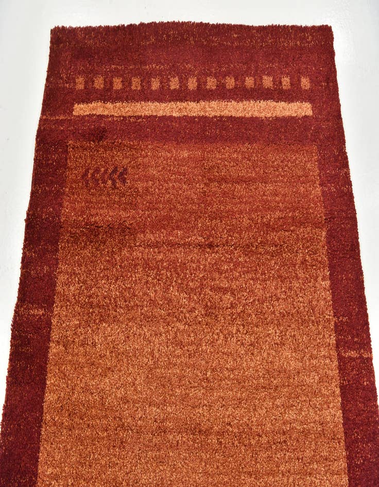 Detail image of 4' x 5' 8 Frieze Rug