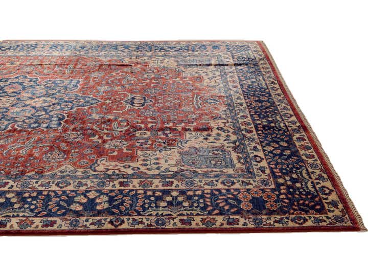 6' 9 x 9' 11 Hand Knotted Heriz Rug