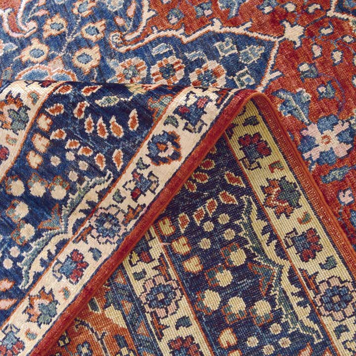6' 9 x 9' 11 Hand Knotted Heriz Rug
