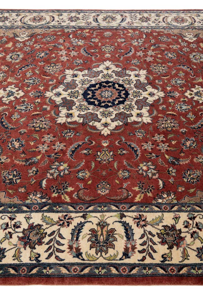 Detail image of 6' x 9' Hand Knotted Isfahan Oriental Wool Rug