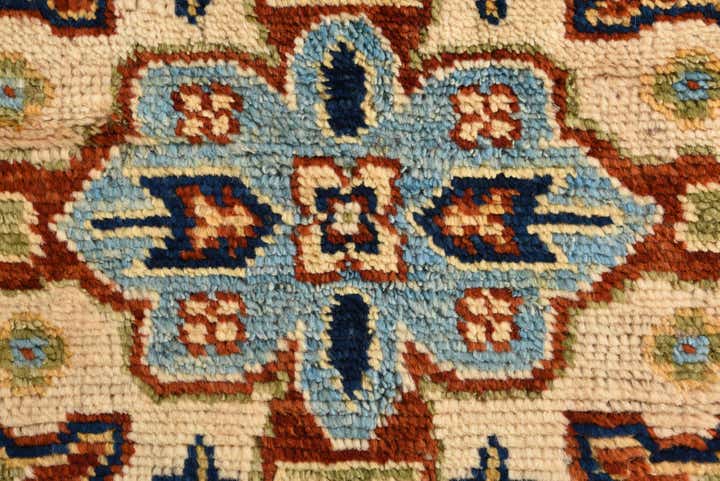 5' 7 x 8' Hand Knotted Kazak Oriental Rug