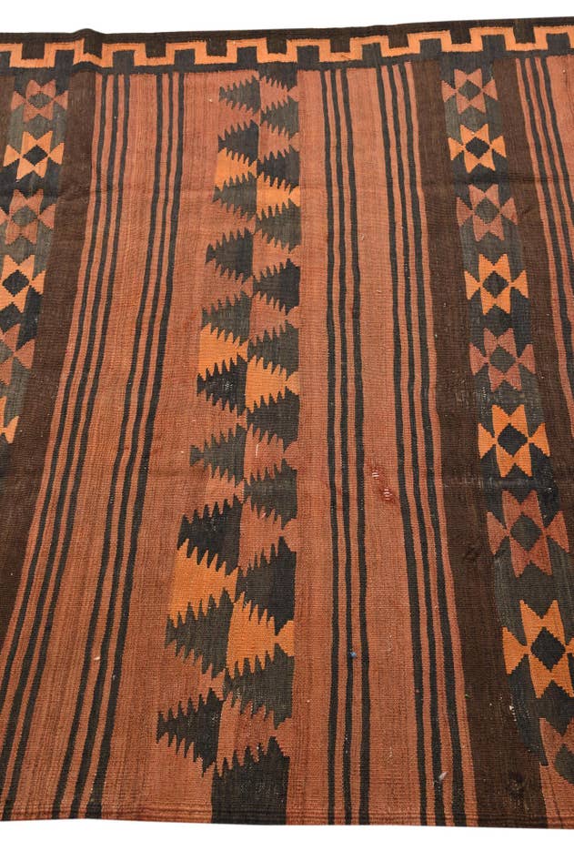Detail image of 4' 5 x 8' 5 Hand Woven Kilim Fars Wool Rug