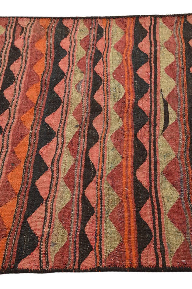 Detail image of 4' 1 x 7' Hand Woven Kilim Fars Wool Rug