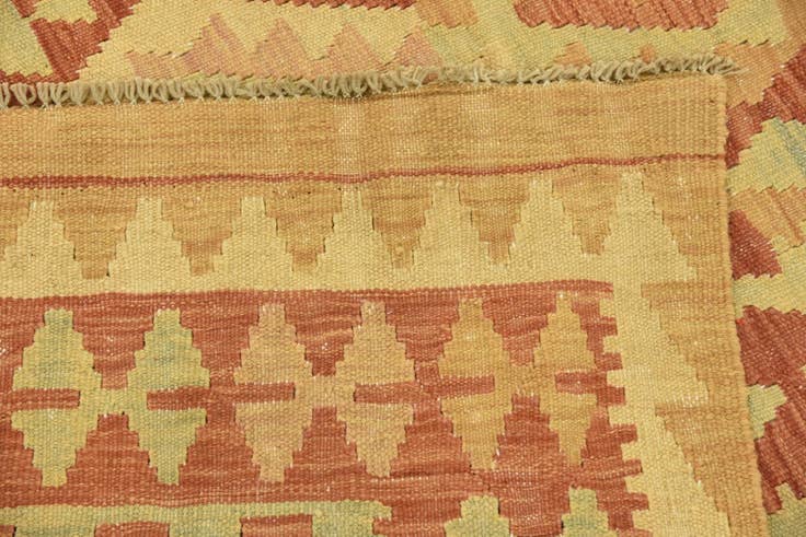 Detail image of 4' 11 x 6' 7 Hand Woven Kilim Waziri Wool Rug