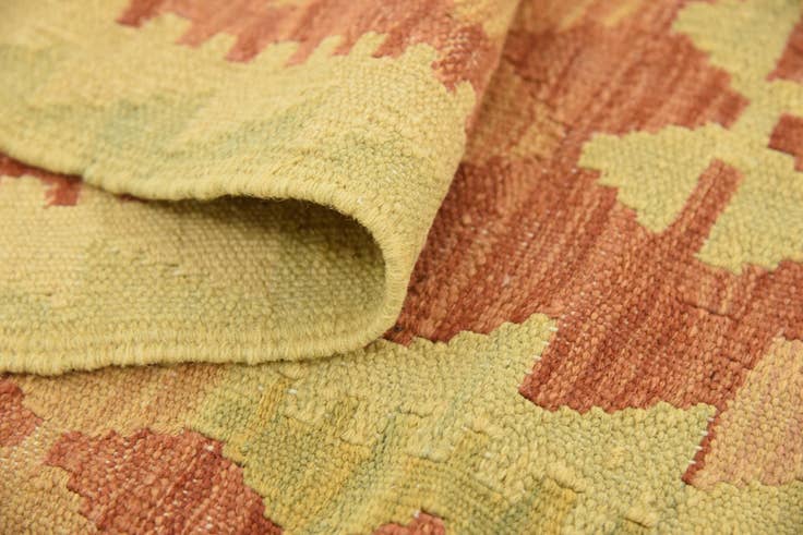 Detail image of 4' 11 x 6' 5 Hand Woven Kilim Waziri Wool Rug