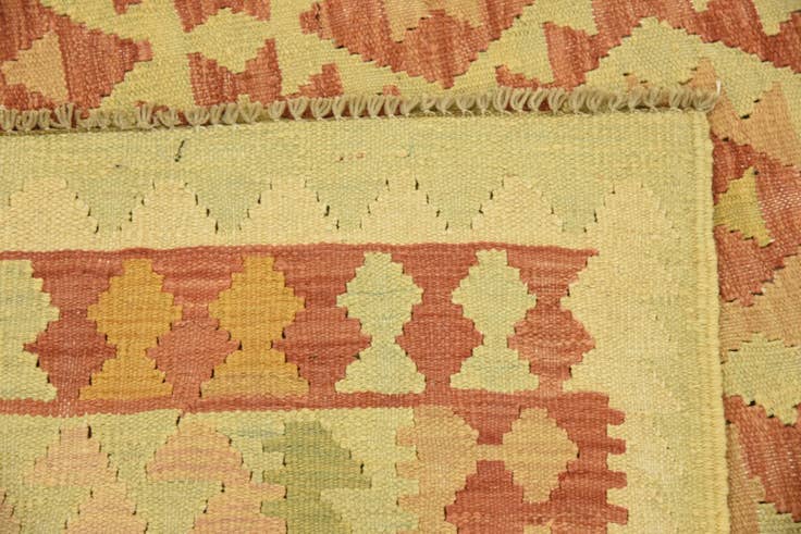 Detail image of 4' 11 x 6' 5 Hand Woven Kilim Waziri Wool Rug