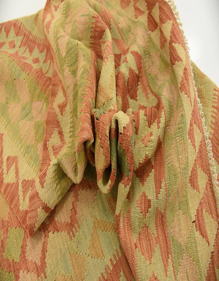 Detail image of 4' 1 x 6' 3  Hand Woven Kilim Waziri Wool Rug