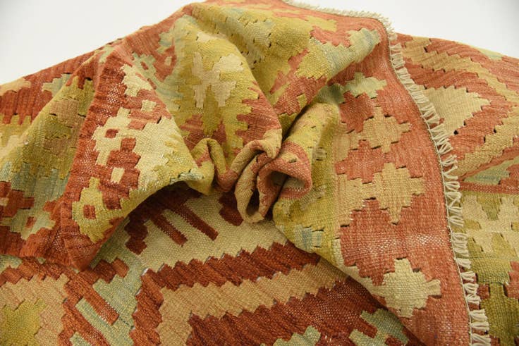 Detail image of 3' 10 x 5' 8 Hand Woven Kilim Waziri Wool Rug