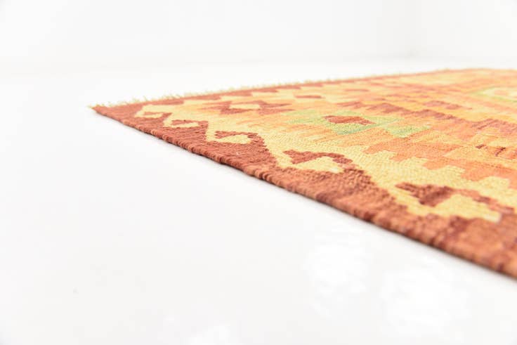 Detail image of 4' 9 x 6' 6 Hand Woven Kilim Waziri Wool Rug