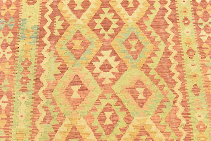 Detail image of 4' x 5' 8 Hand Woven Kilim Waziri Wool Rug