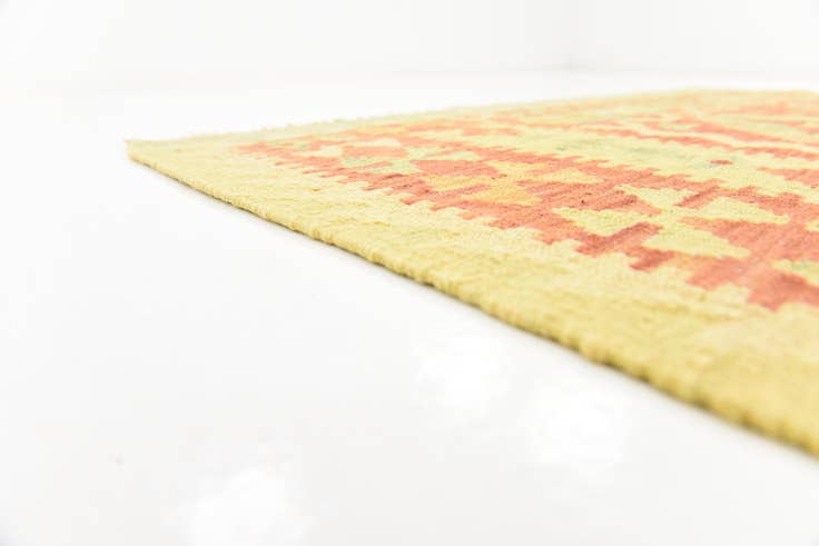 Detail image of 4' x 5' 8 Hand Woven Kilim Waziri Wool Rug