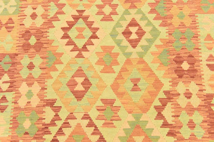 Detail image of 4' x 5' 9 Hand Woven Kilim Waziri Wool Rug