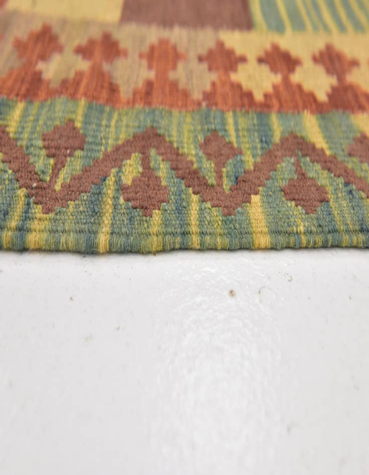 Detail image of 3' 2 x 5' 2 Hand Woven Kilim Waziri Wool Rug