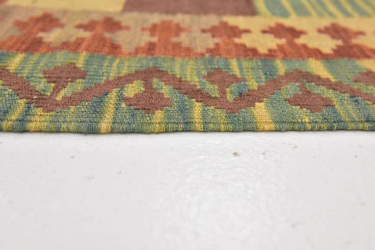 Detail image of 3' 2 x 5' 2 Hand Woven Kilim Waziri Wool Rug