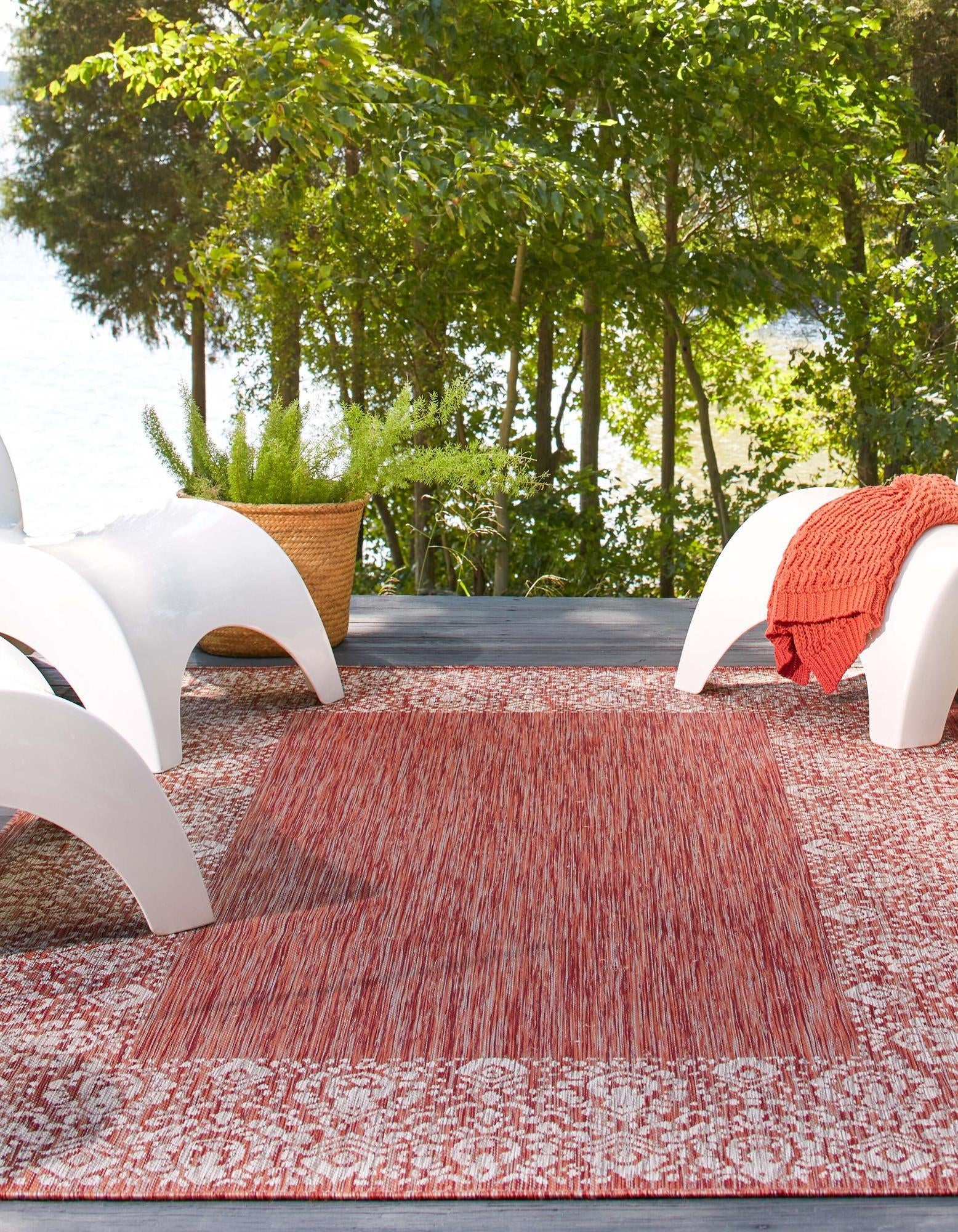 6' x 9' Easy-Clean Border Indoor / Outdoor Rug