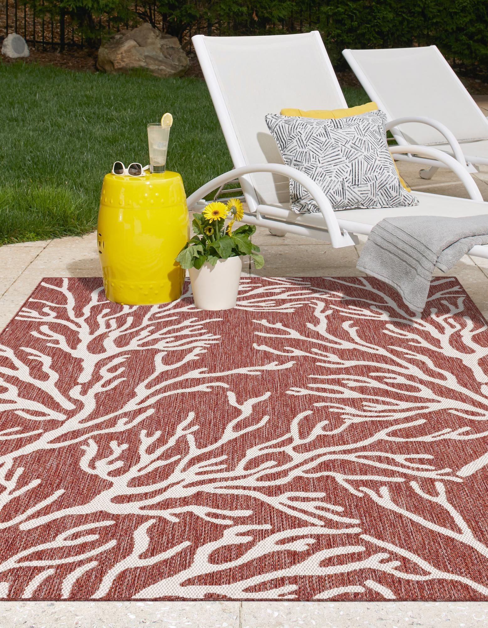 4' x 6' Easy-Clean Coastal Indoor / Outdoor Rug