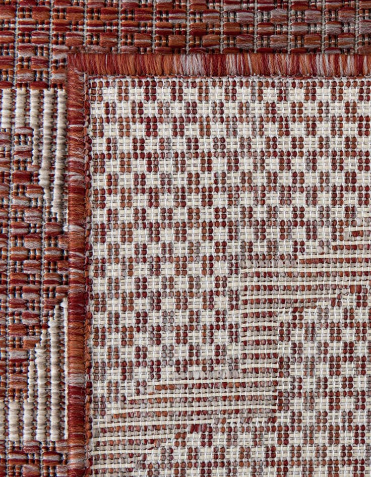 Detail image of 7' x 10' Easy-Clean Lattice Indoor / Outdoor Rug