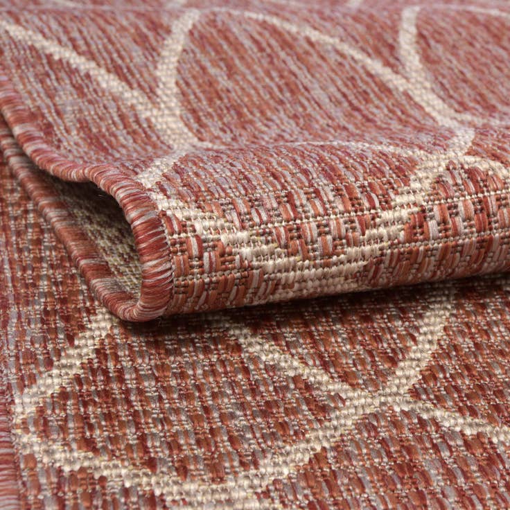 Detail image of 9' x 12' Easy-Clean Lattice Indoor / Outdoor Rug