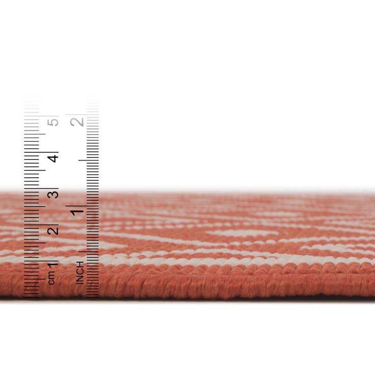 Detail image of 5' 3 x 8' Easy-Clean Lattice Indoor / Outdoor Rug