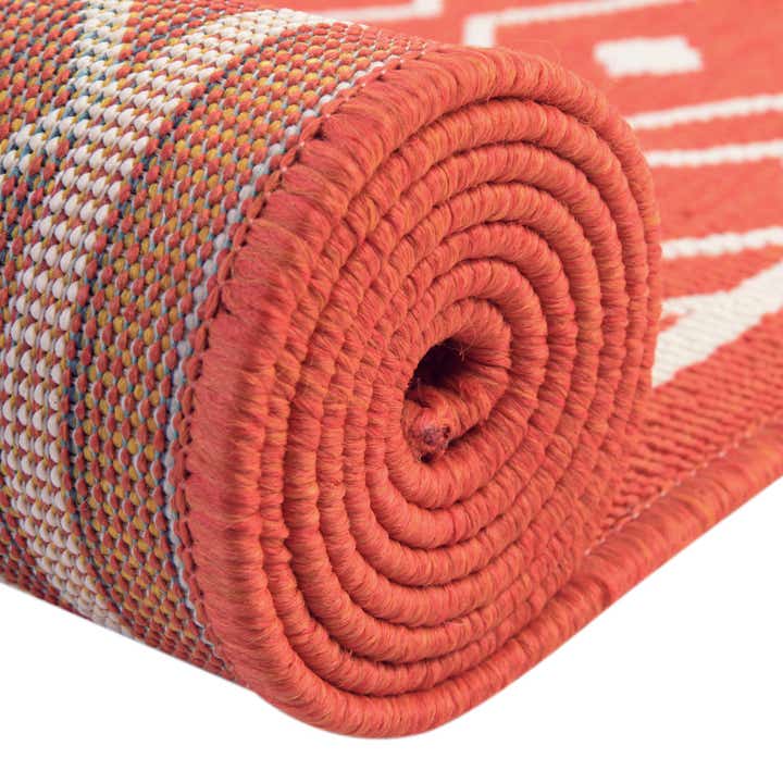 5' 3 x 8' Easy-Clean Lattice Indoor / Outdoor Rug