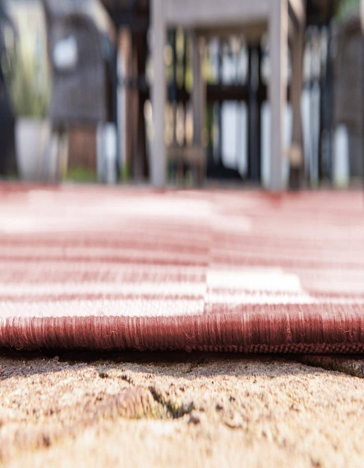 Detail image of 7' x 10' Easy-Clean Striped Indoor / Outdoor Rug