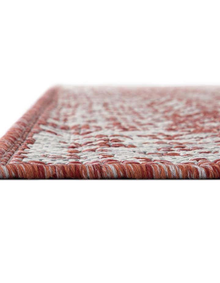6' x 9' Easy-Clean Traditional Indoor / Outdoor Rug