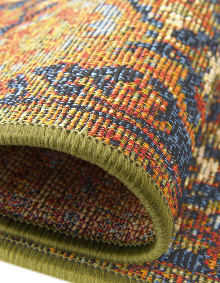 Detail image of 4' x 6'  Washable Traditional Indoor / Outdoor Rug