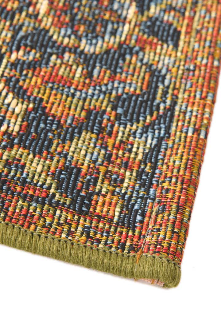 4' x 6' Easy-Clean Traditional Indoor / Outdoor Rug
