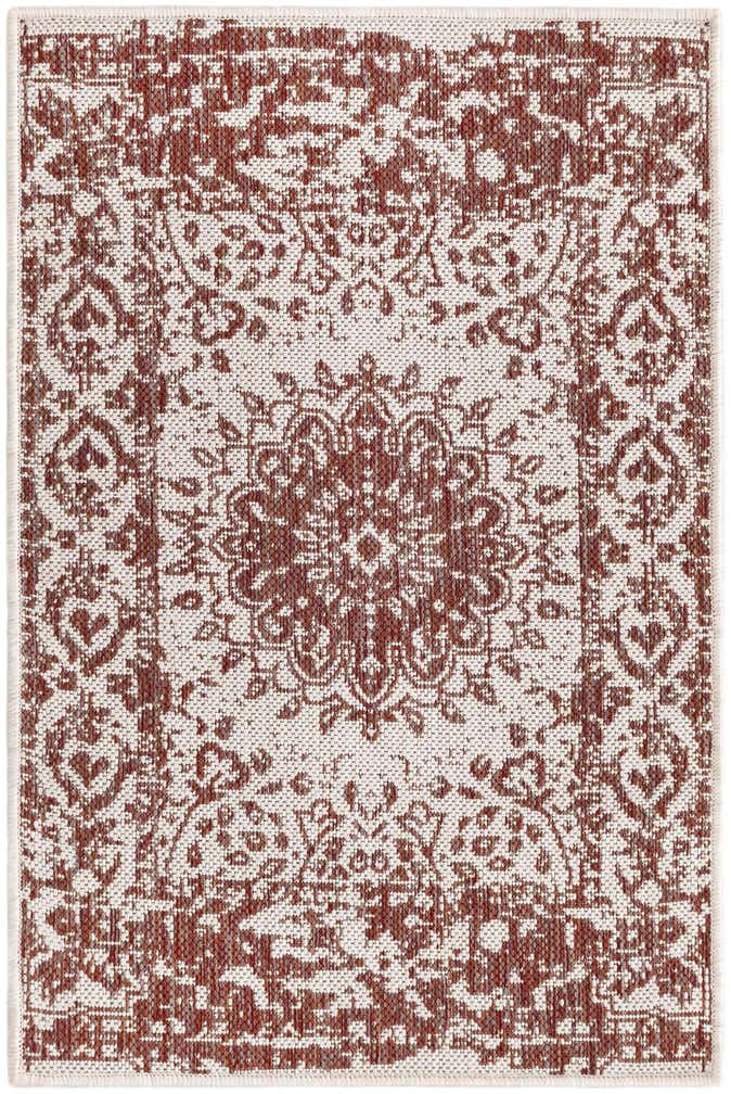 2' x 3' Easy-Clean Traditional Indoor / Outdoor Rug