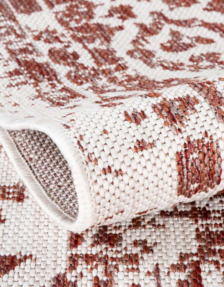 5' 3 x 8' Easy-Clean Traditional Indoor / Outdoor Rug