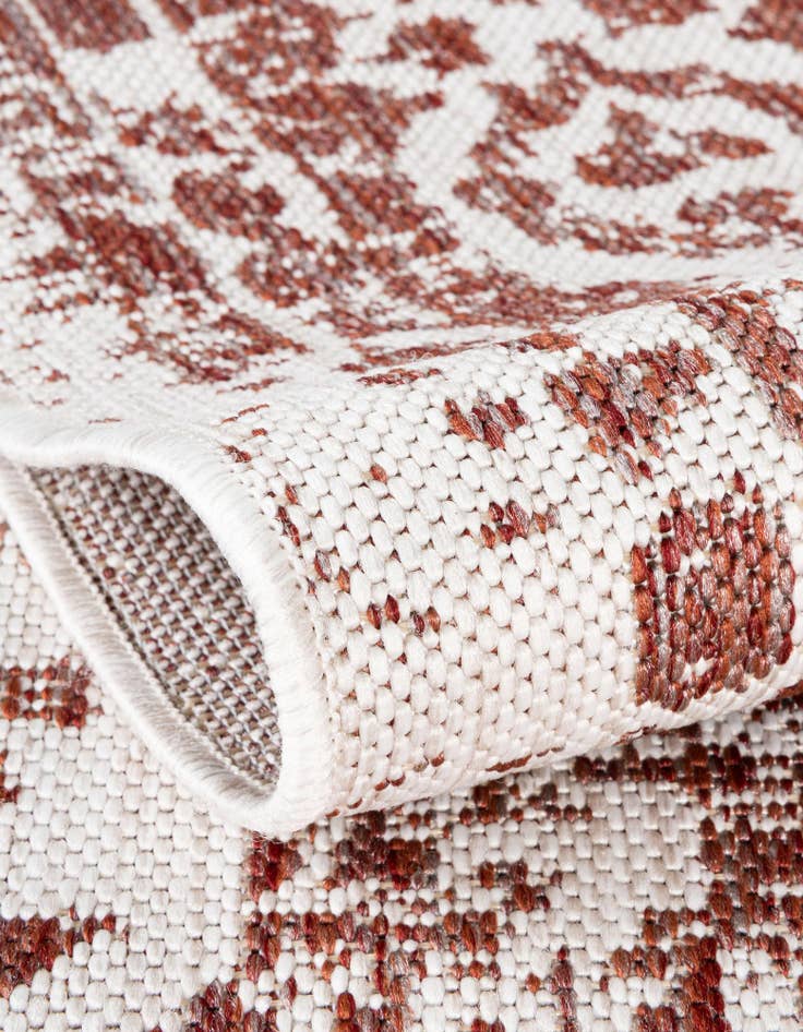 Detail image of 5' 3 x 7' Easy-Clean Traditional Indoor / Outdoor Rug