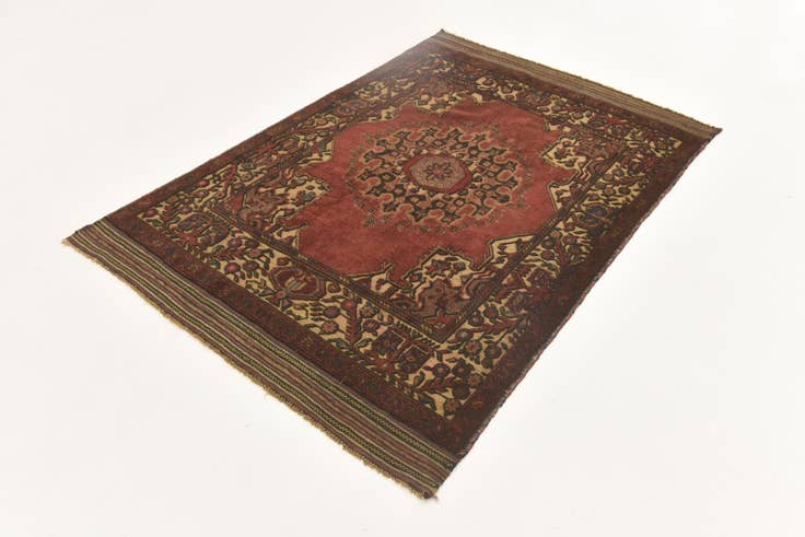 Detail image of 4' 2 x 6' 2 Hand Knotted Sumak Wool Rug