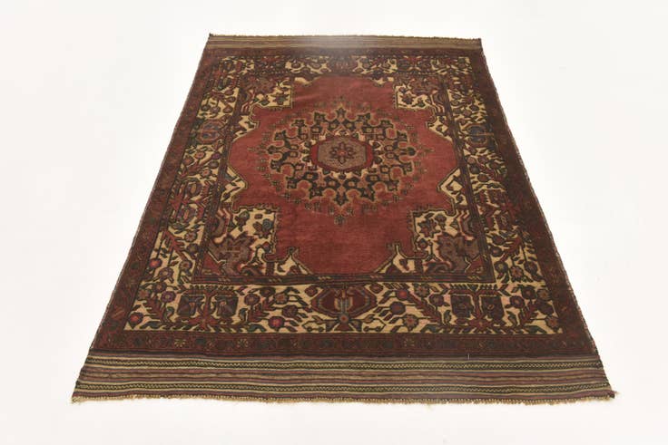 Detail image of 4' 2 x 6' 2 Hand Knotted Sumak Wool Rug