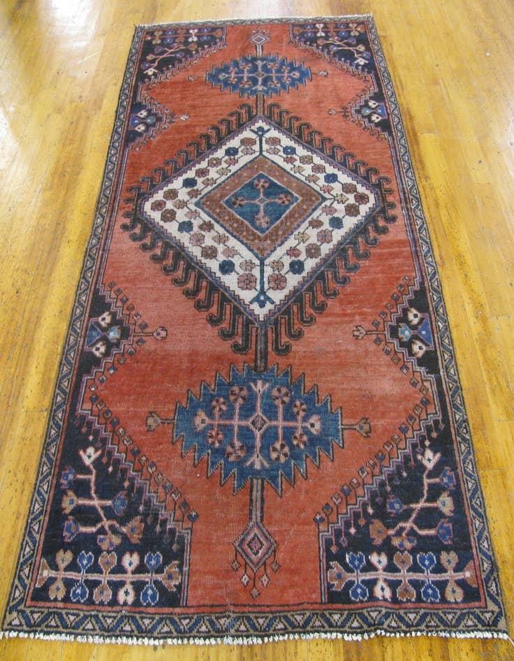 Detail image of 4' 5 x 7' 3 Hand Knotted Viss Persian Wool Rug