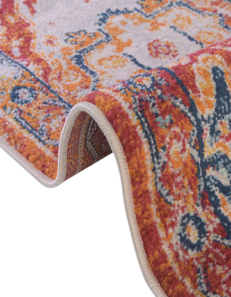 Detail image of 7' 10 x 7' 10 Madeline Vintage Round Rug