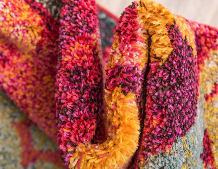 Detail image of 3' 3 x 3' 3 Washable Mesa Round Rug