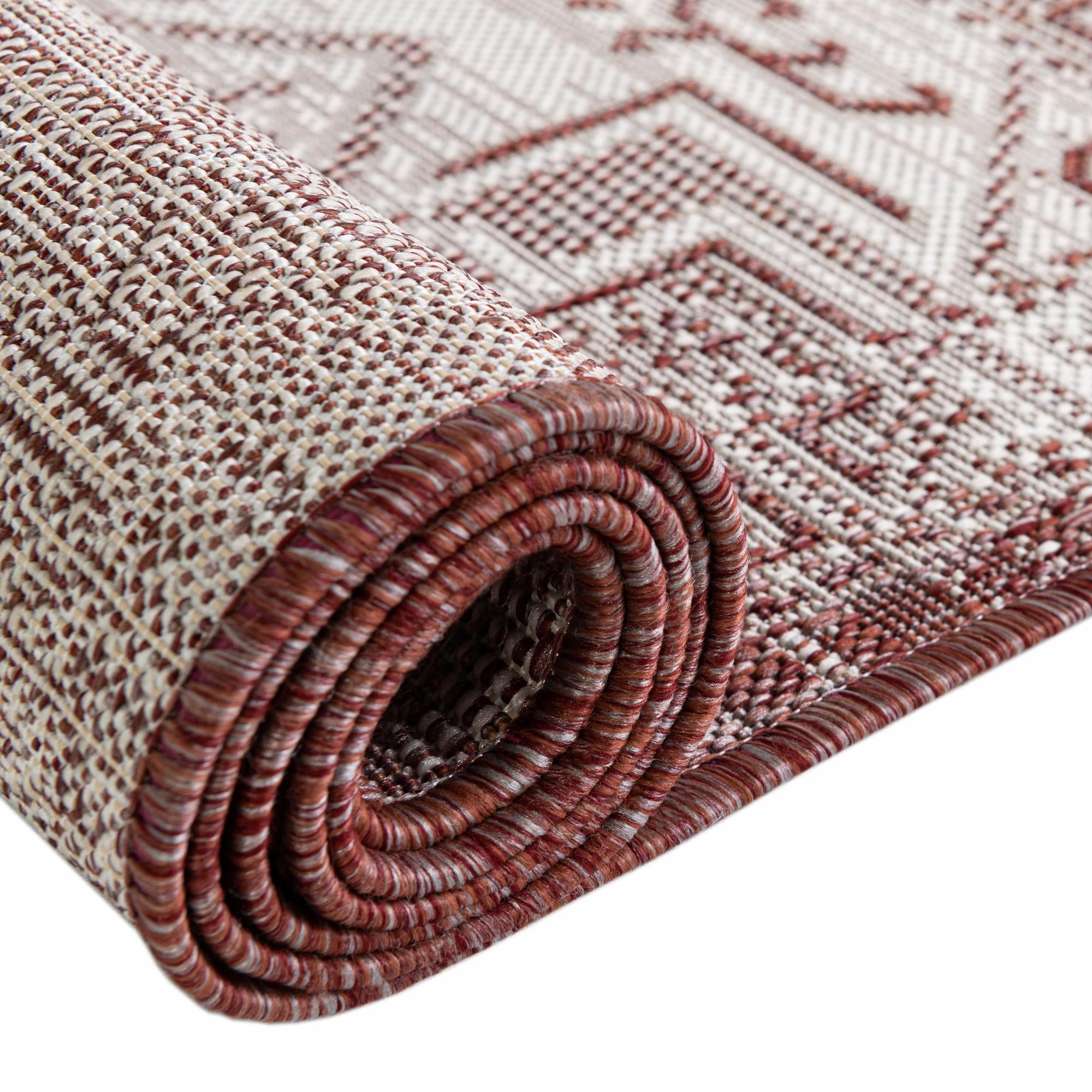 7' 10 x 7' 10 Easy-Clean Aztec Indoor / Outdoor Round Rug