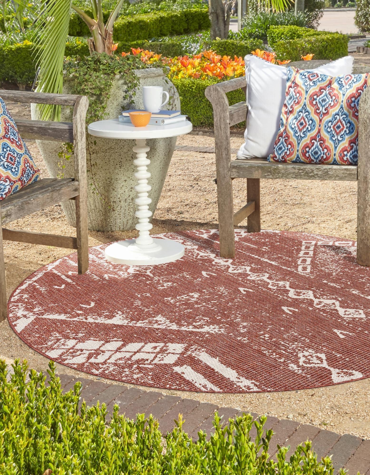 7' 10 x 7' 10 Easy-Clean Bohemian Indoor / Outdoor Round Rug