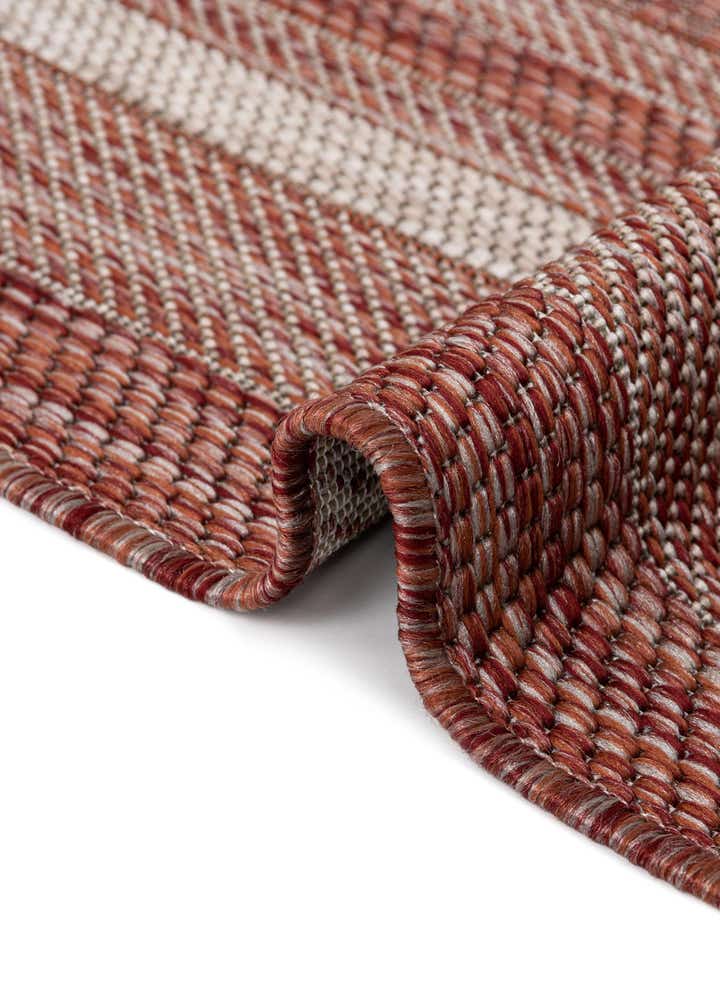 5' 3 x 5' 3 Easy-Clean Border Indoor / Outdoor Round Rug