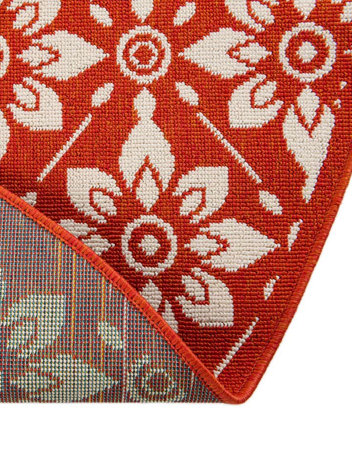 7' 10 x 7' 10 Easy-Clean Lattice Indoor / Outdoor Round Rug