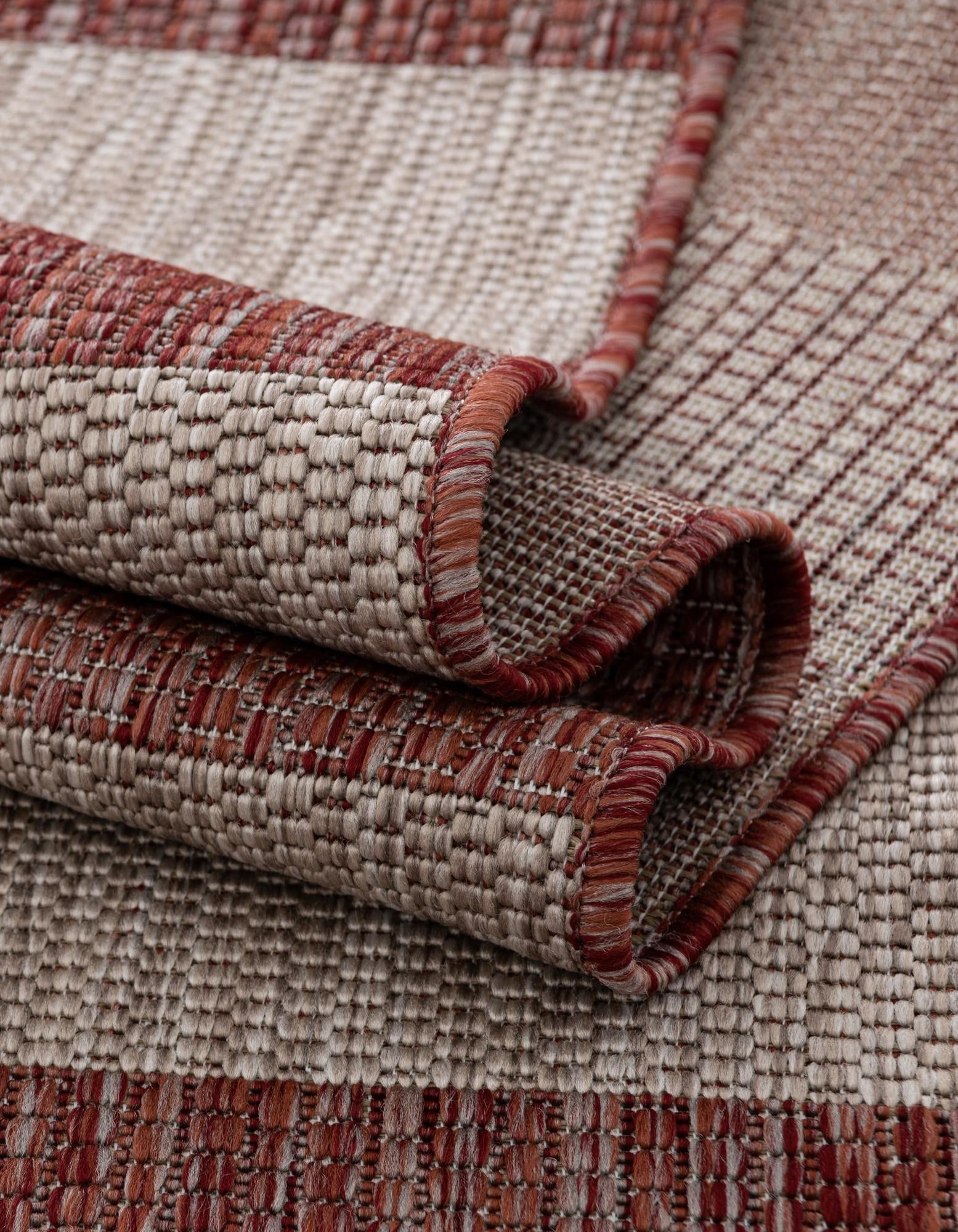 6' x 6' Easy-Clean Ribbon Indoor / Outdoor Round Rug