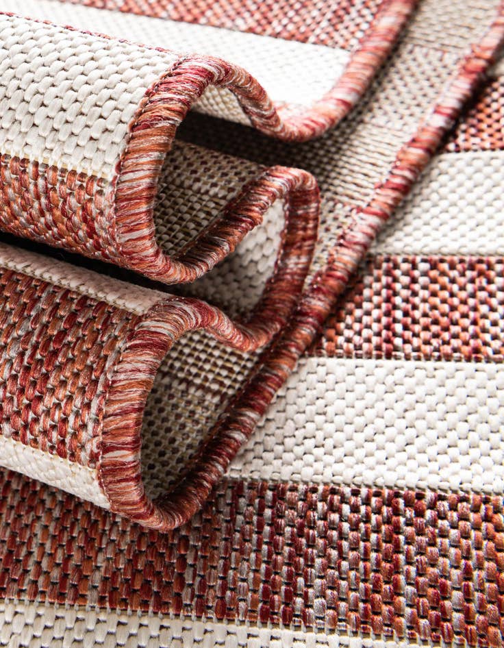 Detail image of 4' x 4' Easy-Clean Ribbon Indoor / Outdoor Round Rug