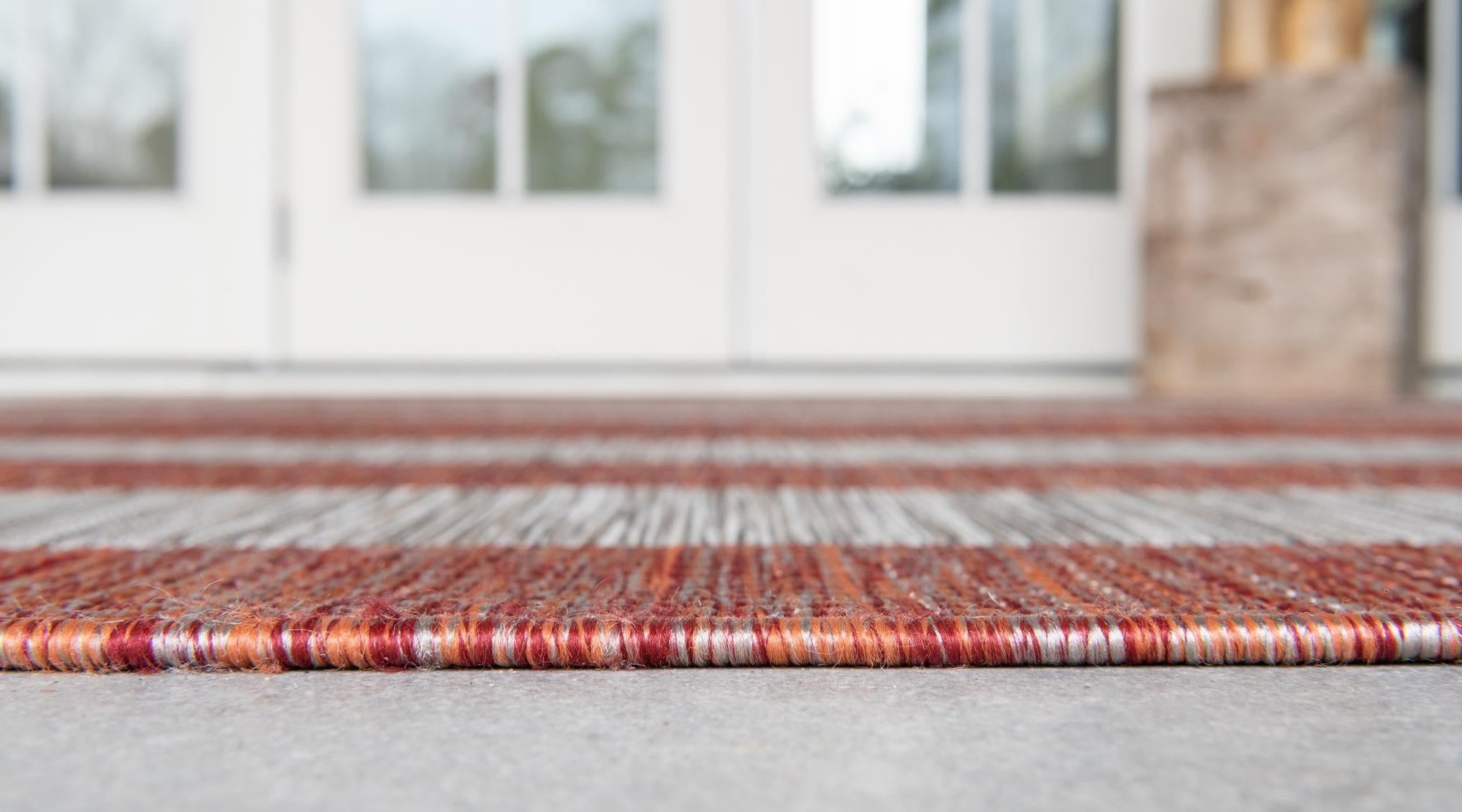 10' x 10' Easy-Clean Striped Indoor / Outdoor Round Rug