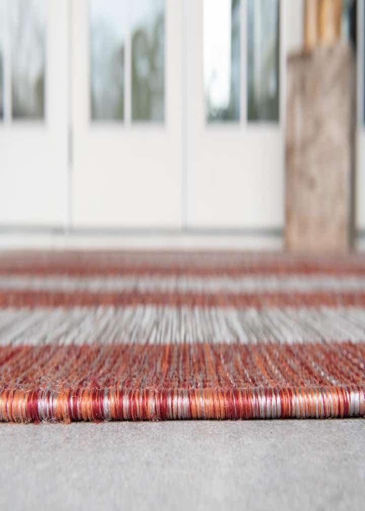 6' x 6' Easy-Clean Striped Indoor / Outdoor Round Rug