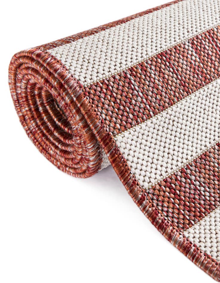 Detail image of 4' x 4' Easy-Clean Striped Indoor / Outdoor Round Rug