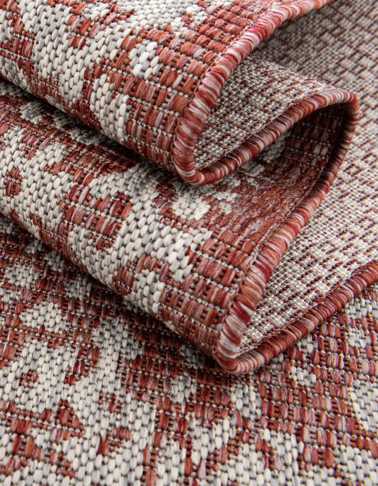Detail image of 4' x 4' Easy-Clean Traditional Indoor / Outdoor Round Rug